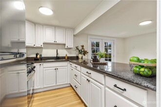 15839 9th Ave SW in Burien, WA - Building Photo - Building Photo