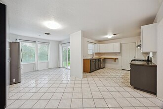 6804 Duquesne Dr in Austin, TX - Building Photo - Building Photo