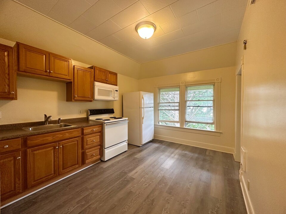 914 8th St in Oregon City, OR - Foto de edificio