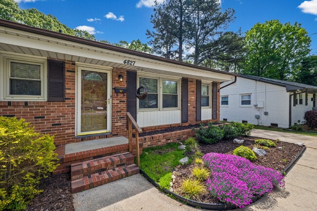 4827 Harcourt Ln in Charlotte, NC - Building Photo - Building Photo