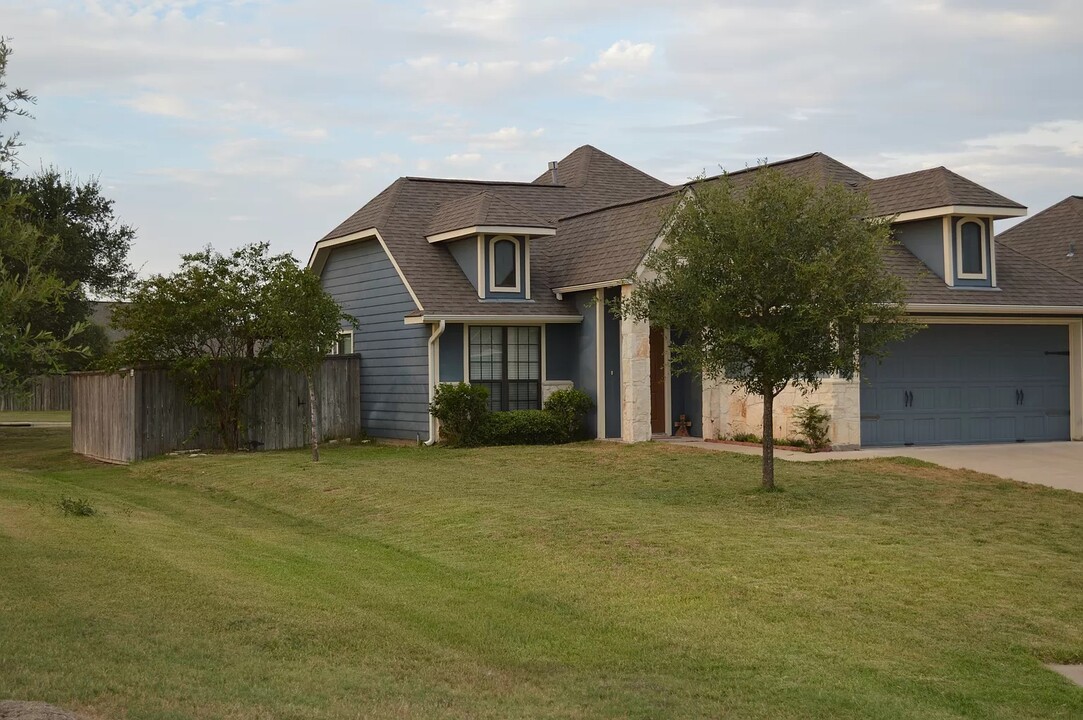 3908 Pawnee Creek Ct in College Station, TX - Building Photo