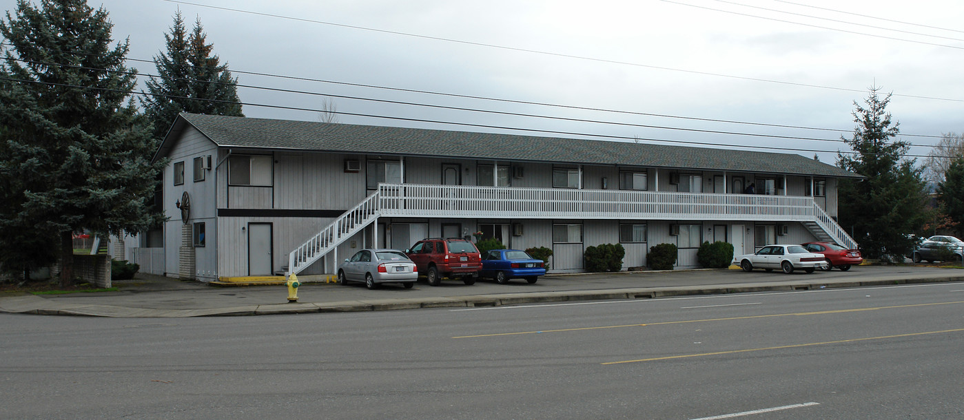 Bettis Apartments in Roseburg, OR - Foto de edificio