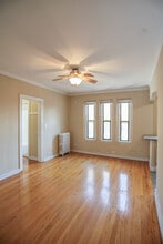 5210 S Woodlawn Ave, Unit #302 in Chicago, IL - Foto de edificio - Building Photo