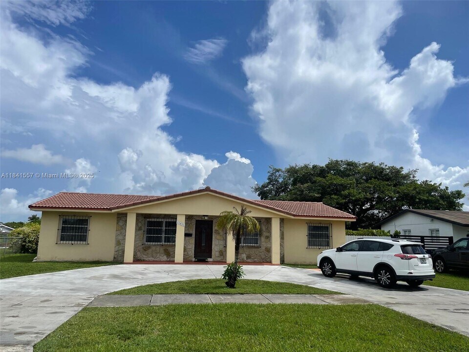 11833 SW 34th St in Miami, FL - Building Photo