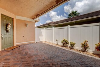 9516 SW Flowermound Cir in Port St. Lucie, FL - Building Photo - Building Photo