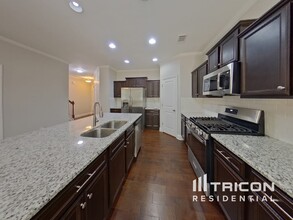 385 Holdings Dr in Lawrenceville, GA - Building Photo - Building Photo