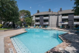 The Henry B in San Antonio, TX - Building Photo