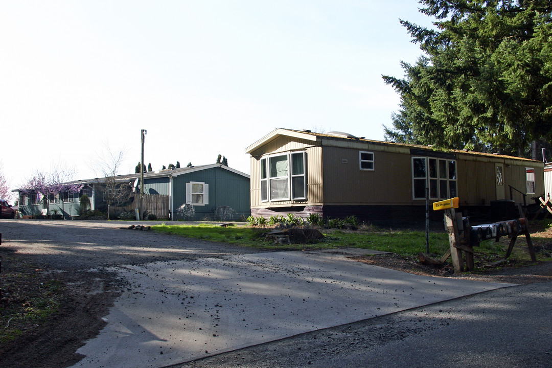 Hilltop Mobile Home Park in Eagle Creek, OR - Foto de edificio