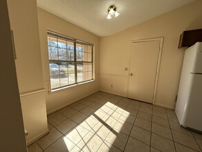 612 Hampton St in Hinesville, GA - Foto de edificio - Building Photo