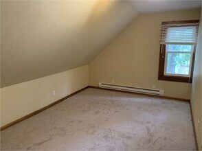 401 1/2 W Vine St in Champaign, IL - Building Photo - Building Photo