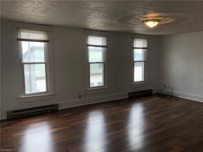 308 S Jefferson St in Belmont, OH - Building Photo - Building Photo