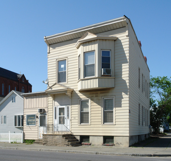 401-403 19th St in Watervliet, NY - Building Photo - Building Photo