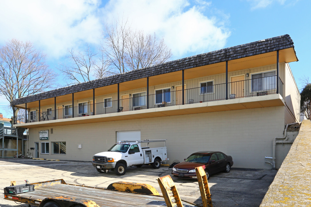 747 Aurora Ave in Aurora, IL - Foto de edificio