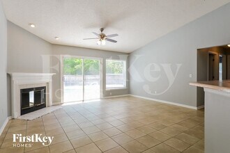 153 Johns Glen Dr in Jacksonville, FL - Foto de edificio - Building Photo