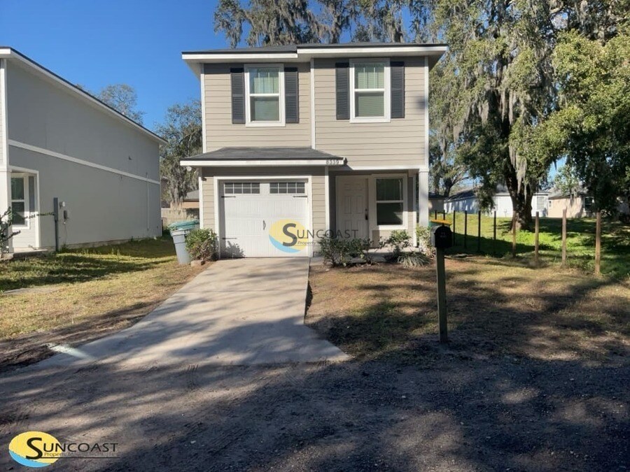 8339 Woods Ave in Jacksonville, FL - Building Photo