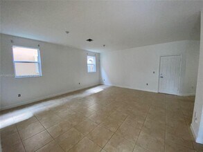 11289 NW 44th Terrace in Doral, FL - Building Photo - Building Photo