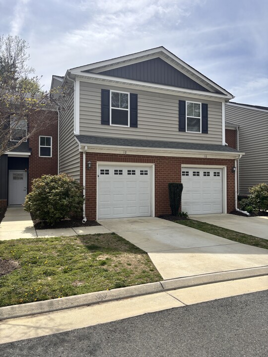 12 Franklin Ln in Poquoson, VA - Building Photo