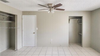 8480 SW 154th Cir Ct, Unit 922 in Miami, FL - Building Photo