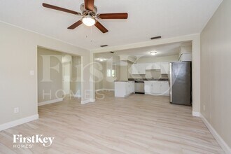 4936 Bobbie Ave in Lakeland, FL - Foto de edificio - Building Photo