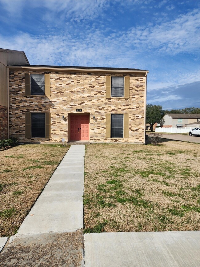 property at 410 Yorktown Ln
