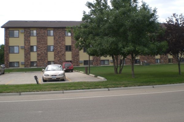 Williston Village Apartments in Williston, ND - Building Photo