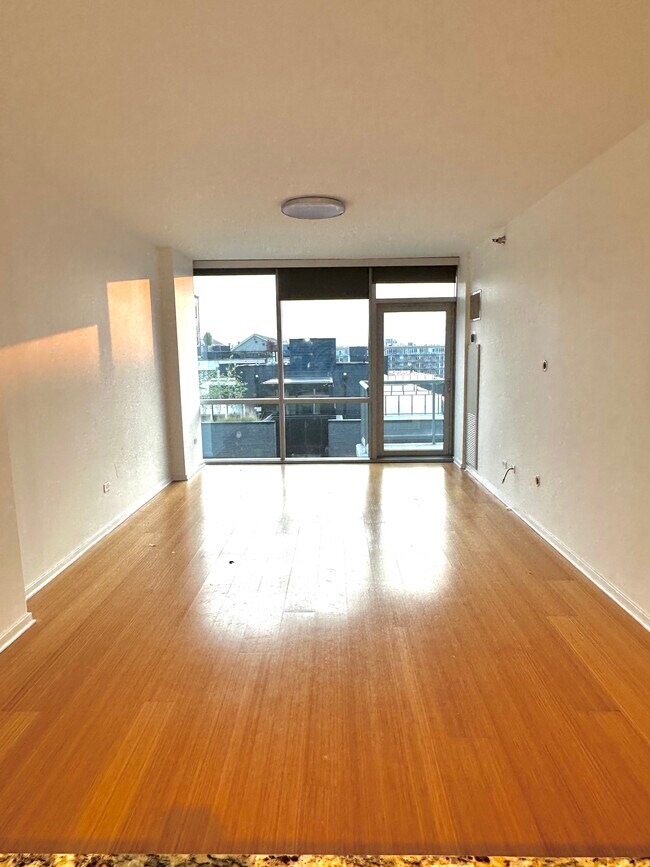 125 S Green St, Unit 910A in Chicago, IL - Building Photo - Building Photo