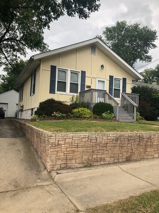 1428 Eberhart Ave in Edwardsville, IL - Foto de edificio