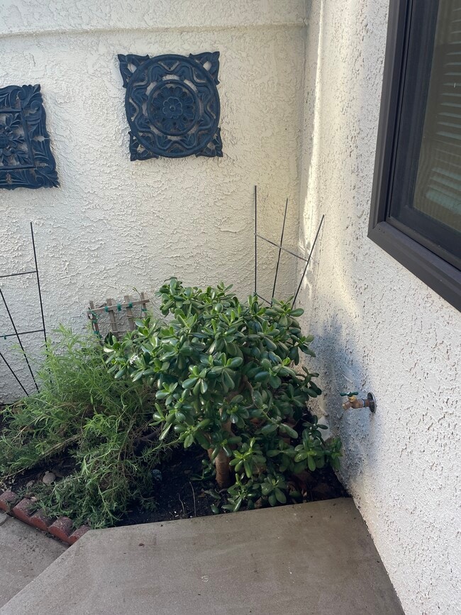 1321 Calle Lozano in Camarillo, CA - Building Photo - Building Photo