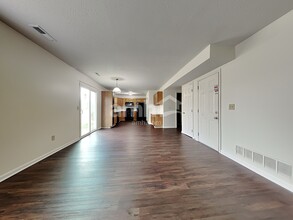 3326 Whispering Trees Dr, Unit 1803 in Amelia, OH - Foto de edificio - Building Photo