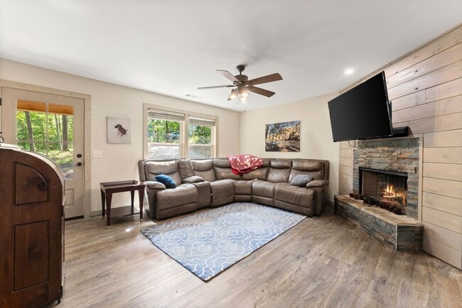 309 Fowler Creek Dr in Cleveland, GA - Building Photo - Building Photo