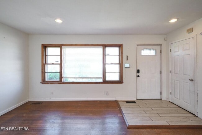 548 Murray Rd NW in Knoxville, TN - Foto de edificio - Building Photo