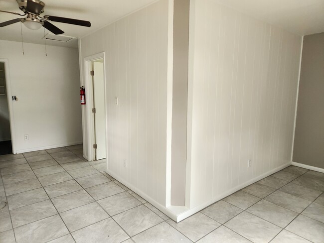 1302 E 149th Ave, Unit Apartment A in Lutz, FL - Foto de edificio - Building Photo