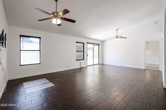 7391 W Kristal Way in Glendale, AZ - Building Photo - Building Photo