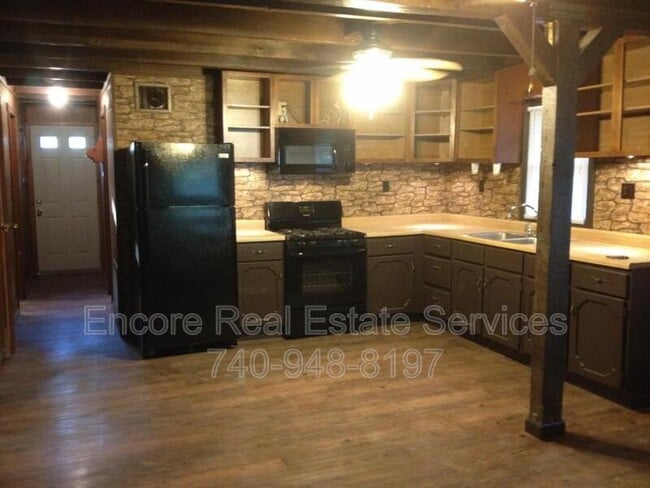 52 Railroad St SW in Pataskala, OH - Building Photo - Building Photo