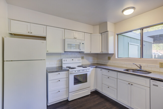 7876 Bodega Ave, Unit B in Sebastopol, CA - Building Photo - Building Photo