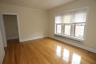 629.5 W Barry Ave in Chicago, IL - Building Photo - Building Photo