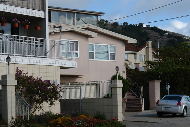 942 Grand Ave in South San Francisco, CA - Building Photo - Building Photo