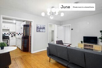 Room in Shared 2 bed/1.5 bath home, Unit B in Newton, MA - Building Photo - Building Photo