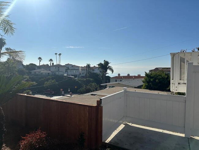 244 W Escalones, Unit 246 W Escalones in San Clemente, CA - Building Photo - Building Photo