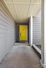 6801 Stillmeadow Dr in Charlotte, NC - Foto de edificio - Building Photo