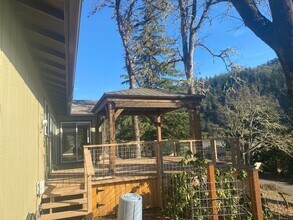 73 River Dr in Roseburg, OR - Building Photo - Building Photo