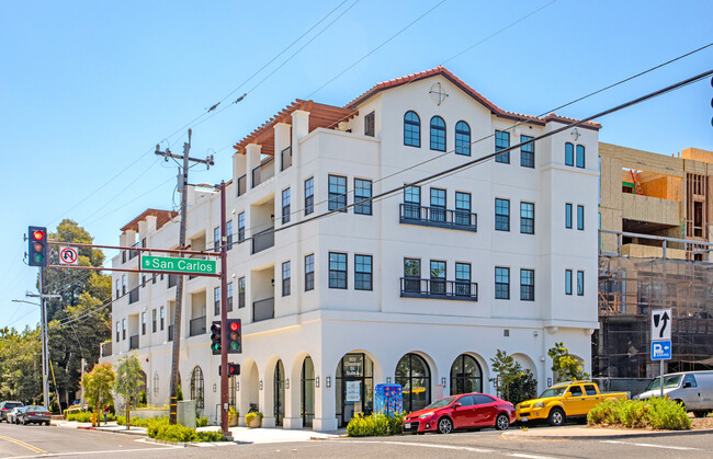 600 Chestnut St in San Carlos, CA - Foto de edificio - Building Photo