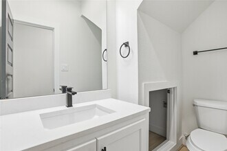 712 Delano St, Unit A in Houston, TX - Building Photo - Building Photo