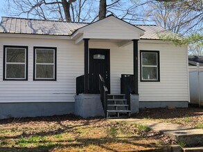 10 Circle Dr in Martinsville, VA - Building Photo - Building Photo