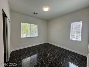 7726 Pyrenees Park Dr in Las Vegas, NV - Building Photo - Building Photo