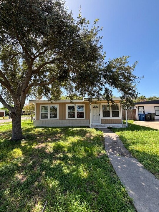 4342 Amherst Dr in Corpus Christi, TX - Building Photo