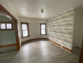 3839 Hazelhurst Ave in Toledo, OH - Foto de edificio - Building Photo