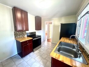 9 Shirley St in Ayer, MA - Building Photo - Building Photo