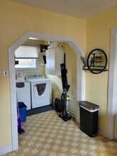 93 Pendleton St, Unit Upstairs apartment in Cortland, NY - Foto de edificio - Building Photo