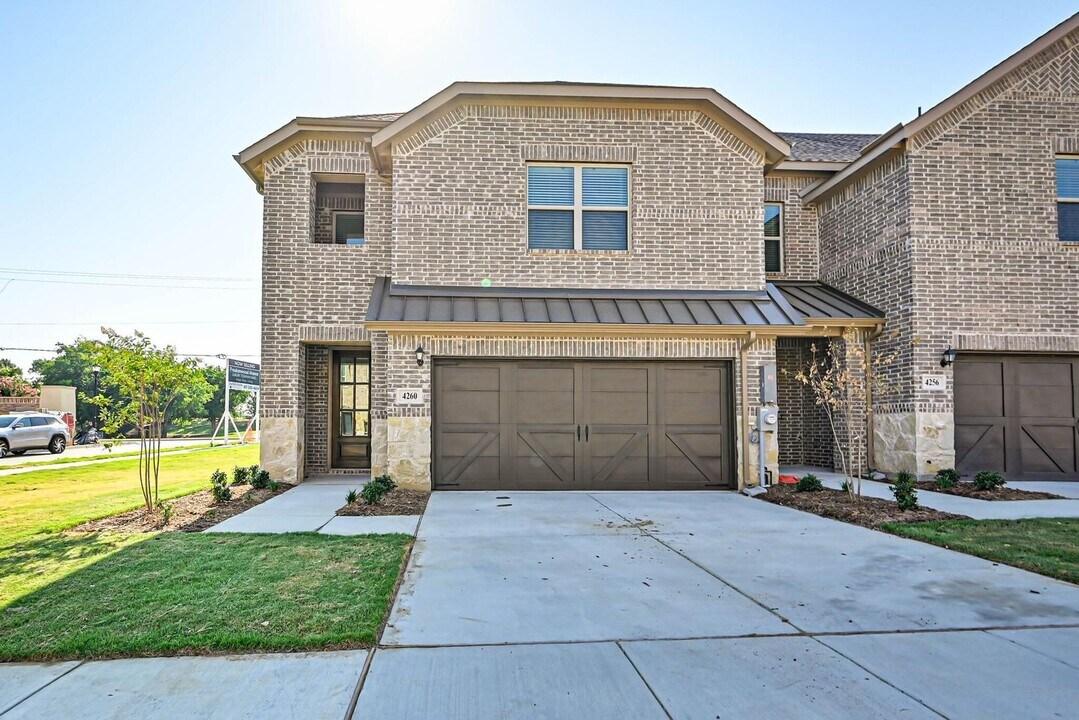 4260 Mingo Dr in Carrollton, TX - Building Photo